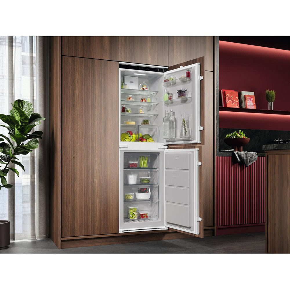 AEG Series 7000 NSC7T185ES GreenZone Built In Frost Free Fridge Freezer