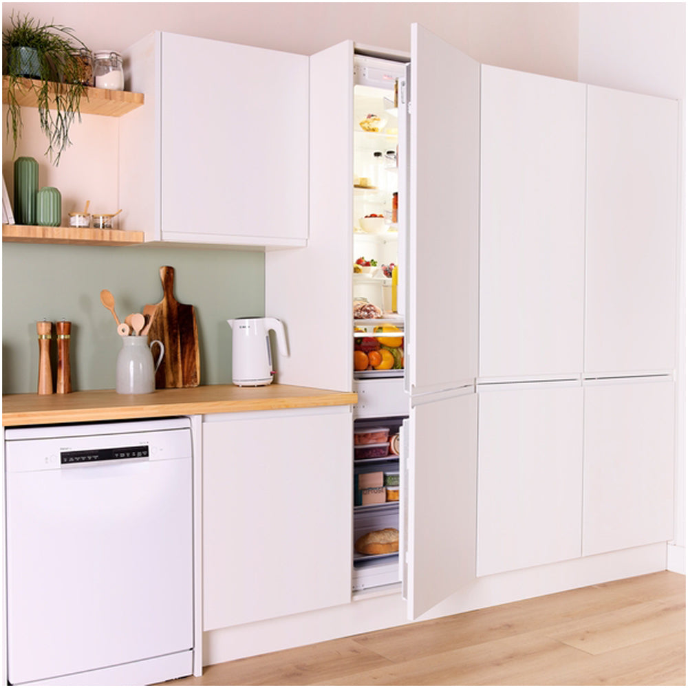 Bosch KIN96NSE0G Series 2 Fully Integrated 60/40 Fridge Freezer Frost Free - E Rated
