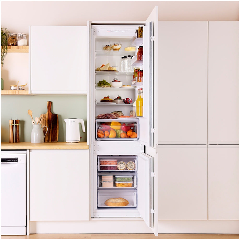Bosch KIN96NSE0G Series 2 Fully Integrated 60/40 Fridge Freezer Frost Free - E Rated