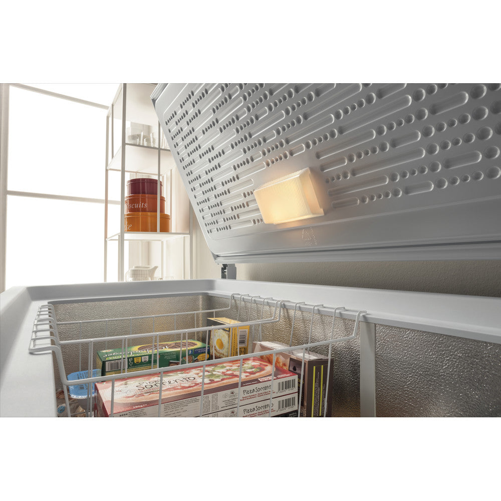 Hotpoint CS2A400HFMFA1 Freestanding Chest Freezer White