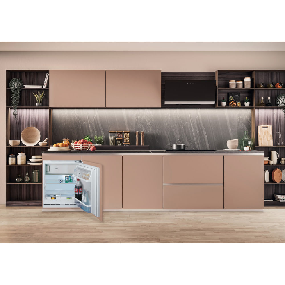 Hotpoint HBUF011 Integrated Low Frost Undercounter Fridge