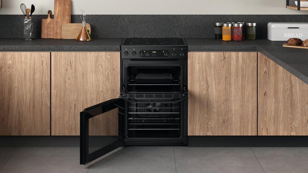 Hotpoint HDEU67V9C2B UK 60cm Freestanding Electric Cooker Double Oven with Ceramic Hob Black