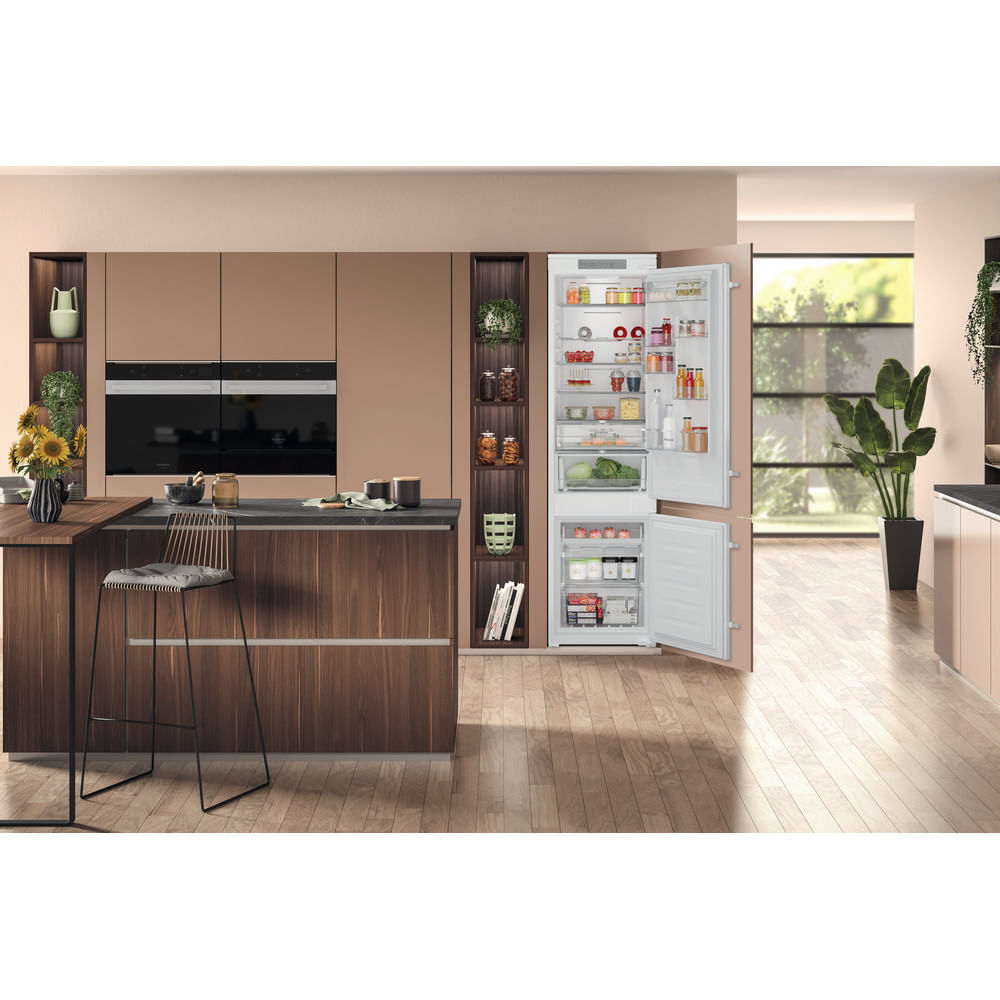 Hotpoint HTC20 T322 UK Integrated Total No Frost 70/30 Fridge Freezer HTC20T322