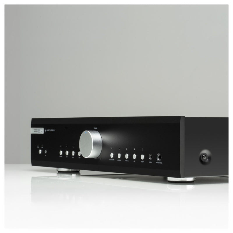 Musical Fidelity B1xi Integrated Amplifier with Wharfedale Diamond 12.2 Bookshelf Speakers Pair Black