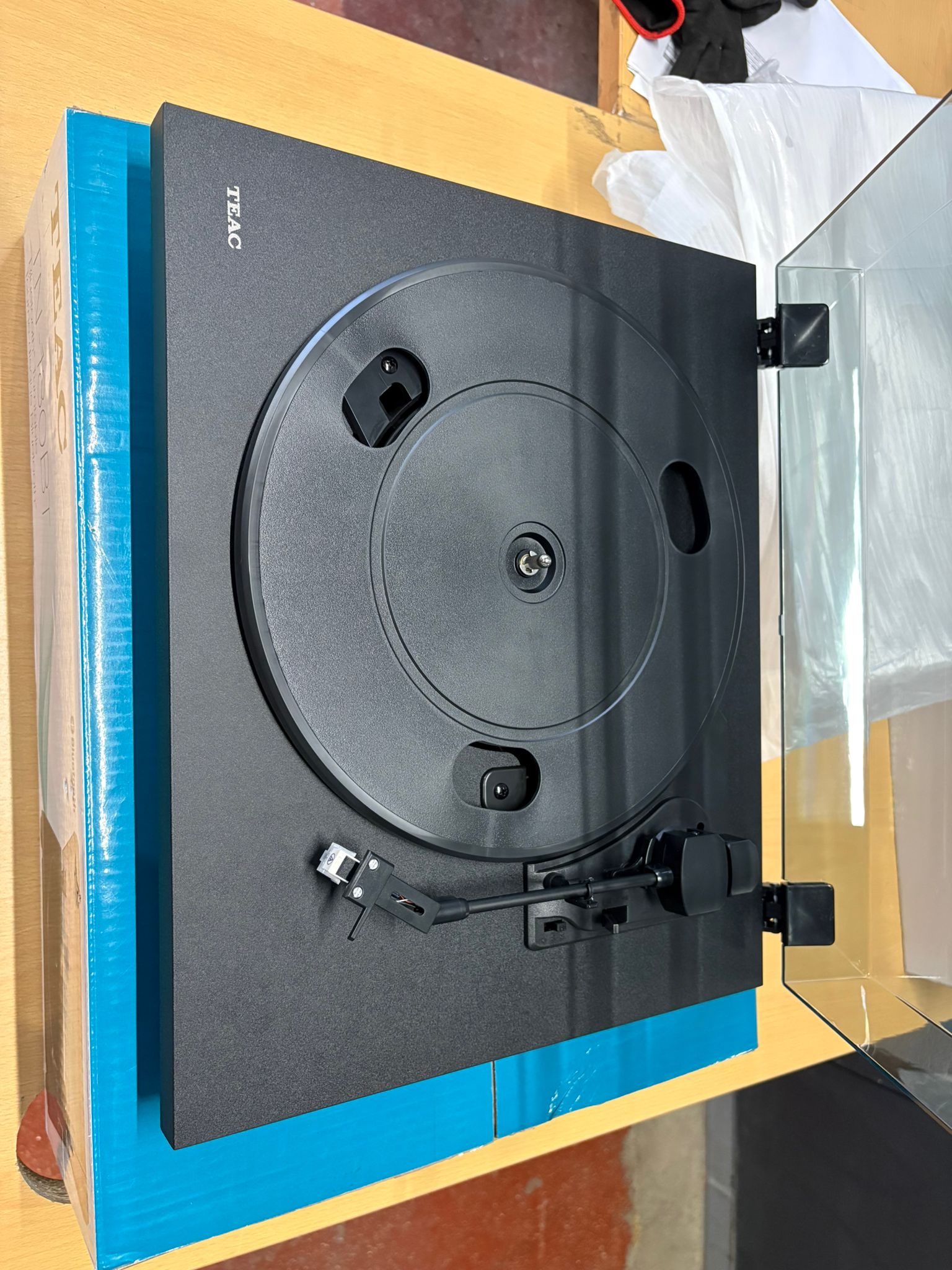 TEAC TN-180BT Bluetooth 3-speed Analog Turntable with Phono EQ in Black Ex-Display Clearance