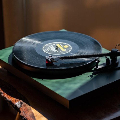 Project Debut Carbon EVO Turntable Satin Golden Yellow