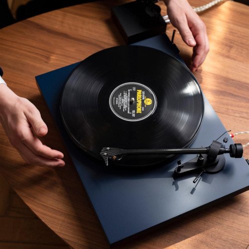 Project Debut Carbon EVO Turntable Satin Black